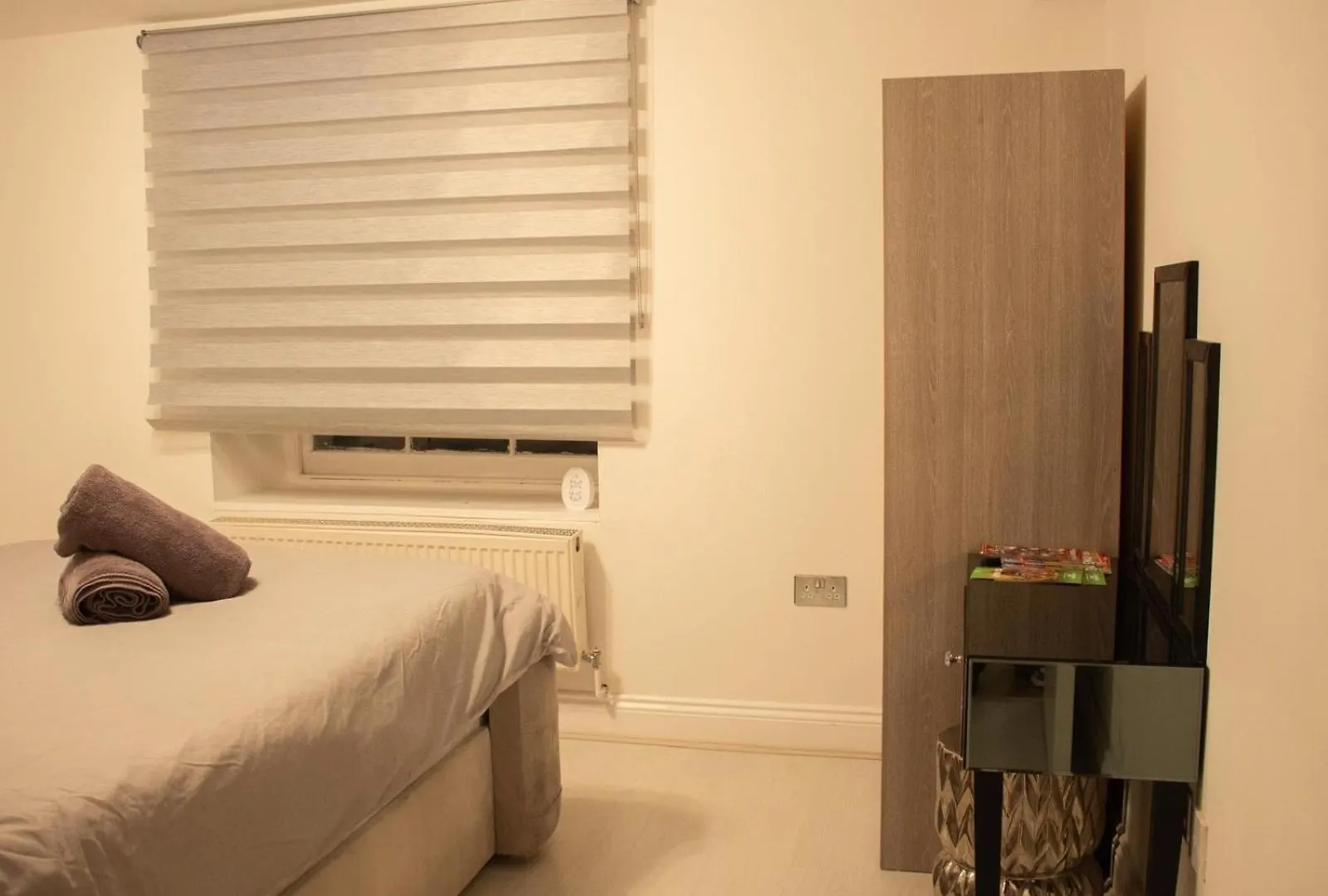 Spacious, Lovely 2 Bedroom Flat In Woolwich London 0*,